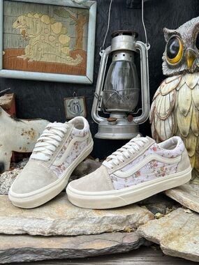 Vans Floral Old Skool Sneakers in Beige and Pink